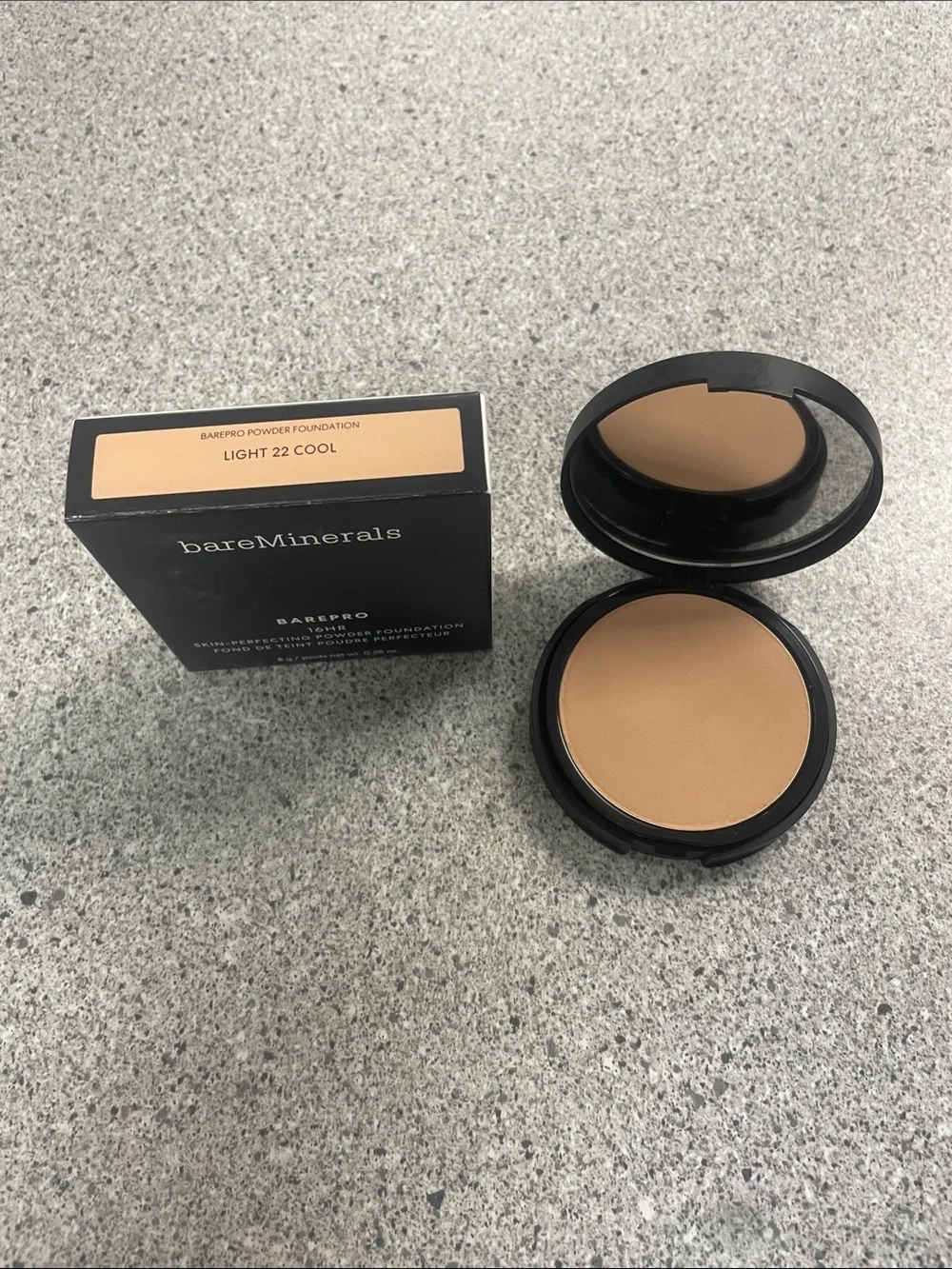 bareMinerals BarePro Powder Foundation - Light 22 Cool (Tan) Compact